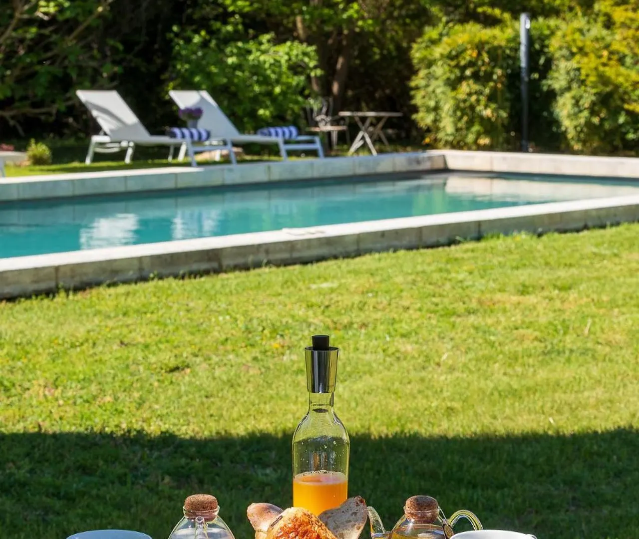 ***** Gasthof CHAMBRE ROMANTIQUE, JACUZZI et LIT D'EXCEPTION Aix-en-Provence Frankreich